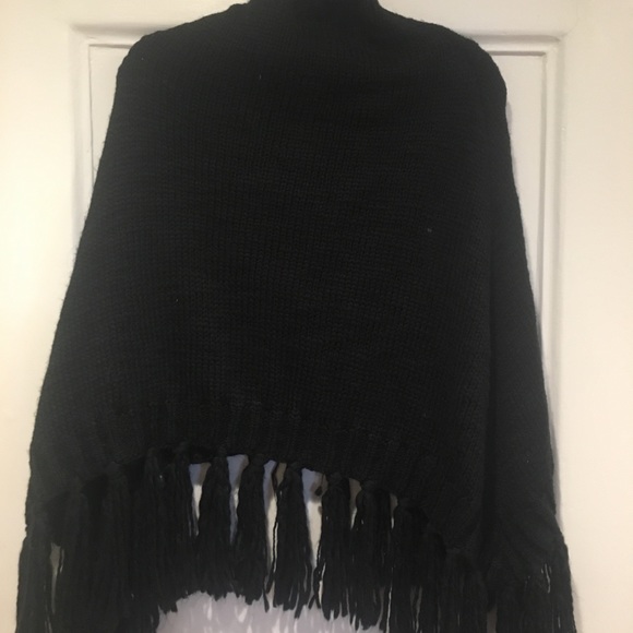 SCOOP NYC knit poncho 🎊HP🎊 - Picture 3 of 6